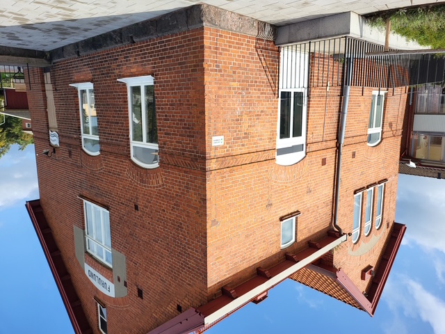 Beskrivning: stationshuset i Furulund